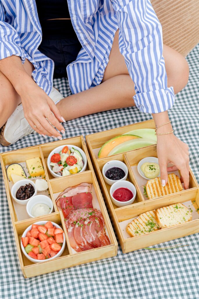 Cape Town destination wedding photographer at Chapman’s Peak. South Africa destination wedding photography in the Cape Winelands. Cape Town wedding weekend for international couples. Cape town wedding photographer.