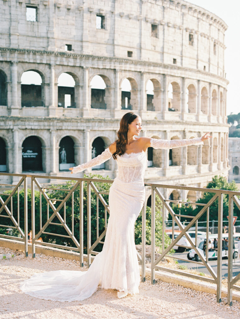 Rome Italy wedding photographer. Italian wedding photographer. Rome wedding photographer. Italy wedding photographer. Bridal Portraits at the Colosseum. 